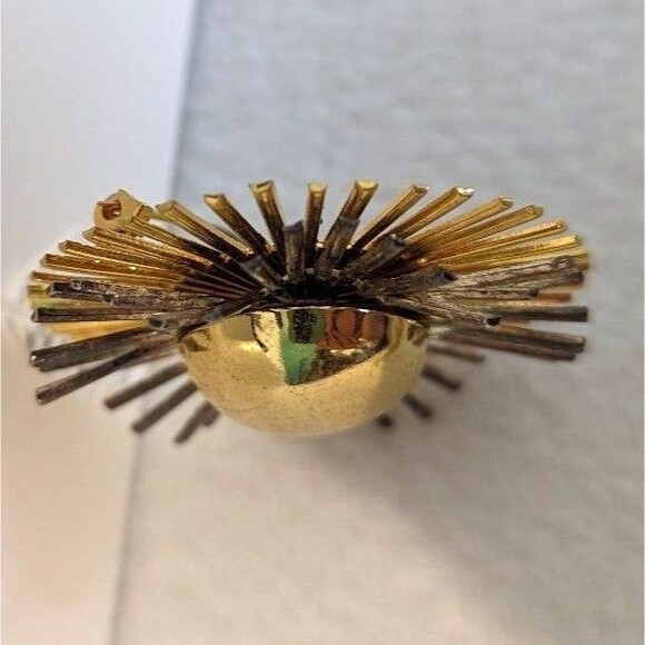Sunburst Vintage Gold Tone Brooch - Picture 6 of 7